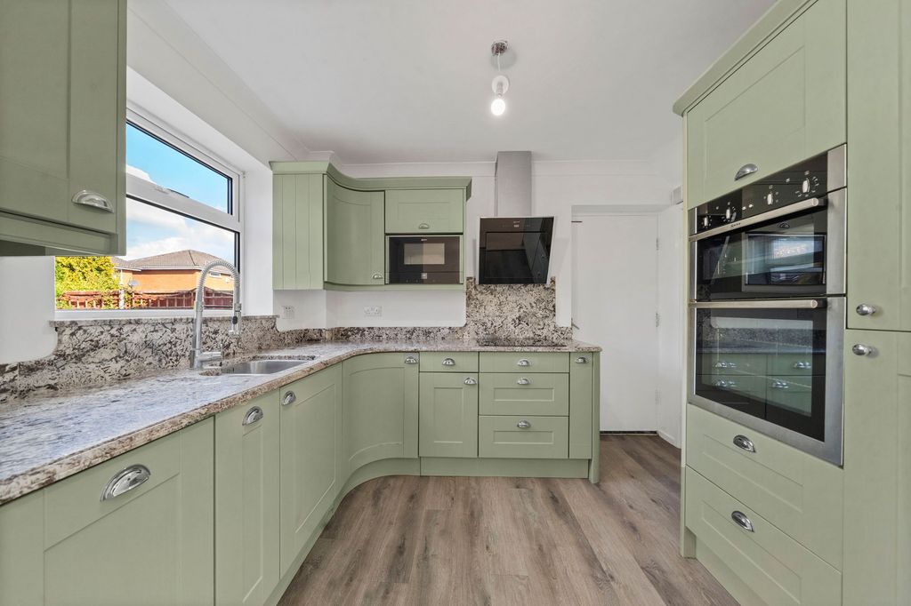 Property photo 3 of 25