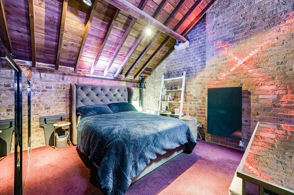 Property photo 3 of 31