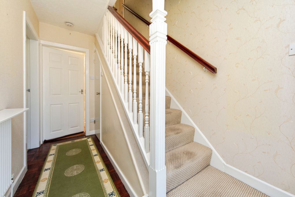 Property photo 3 of 15 Entrance Hallway