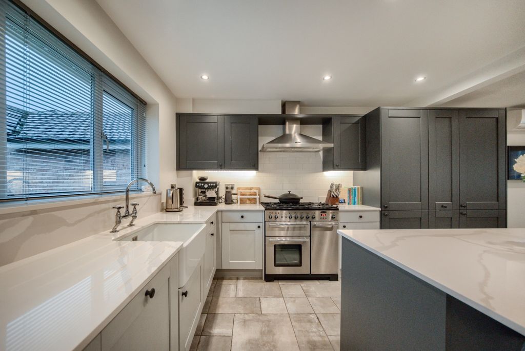 Property photo 3 of 25 Xt5A1089-Hdr(3)