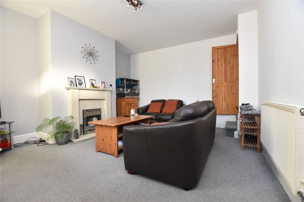 Property photo 2 of 17 Picture No. 15