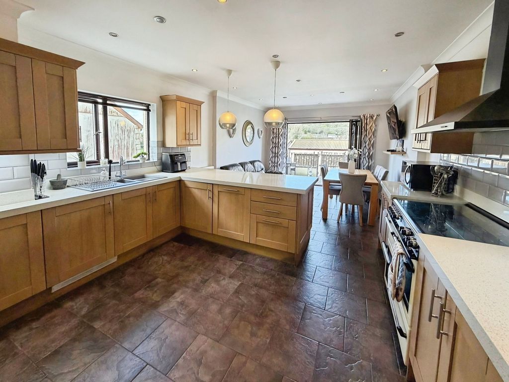 Property photo 3 of 43