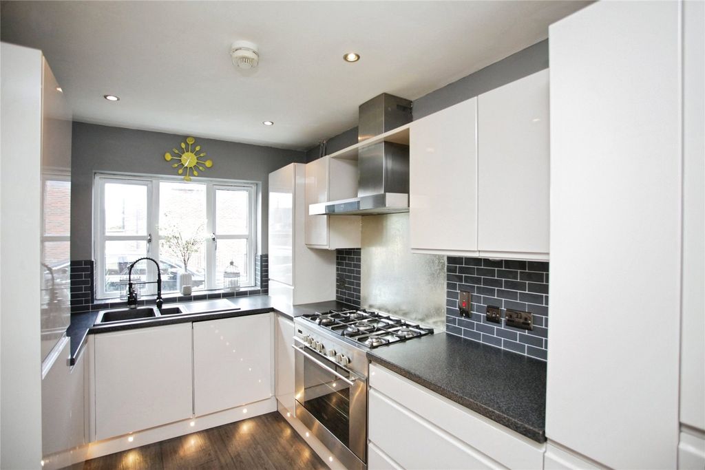 Property photo 2 of 17 Kitchen