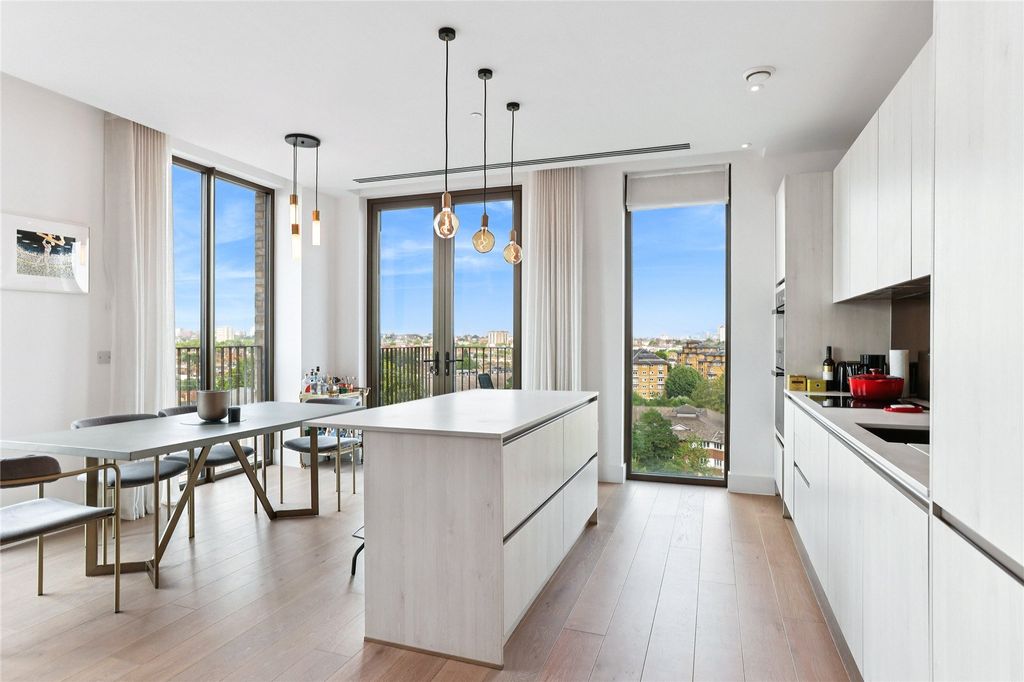 Property photo 3 of 16 Eat-In Kitchen