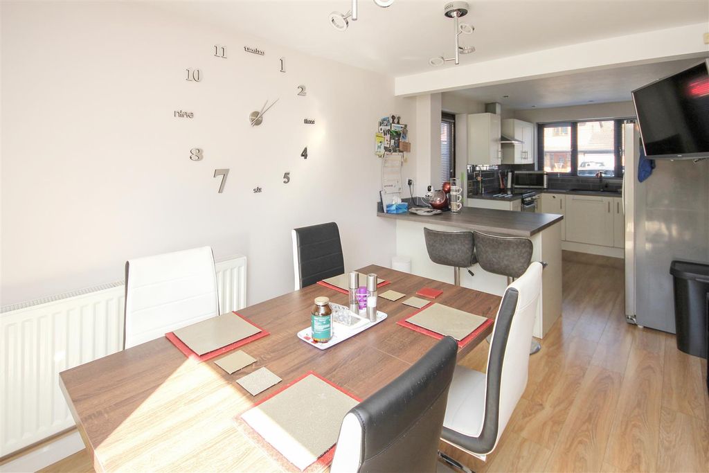 Property photo 3 of 15 Dining Area.Jpg