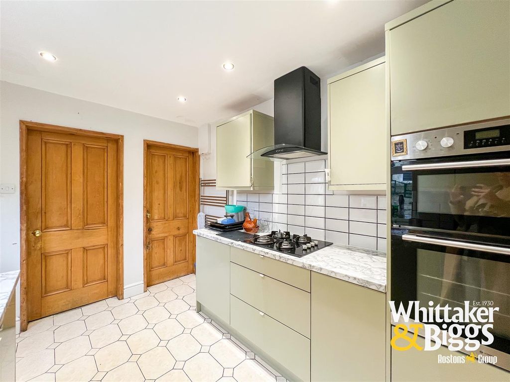 Property photo 3 of 21 Kitchen