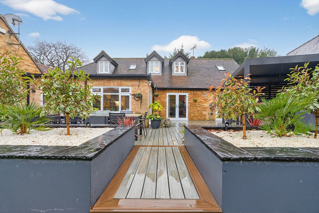 Property photo 2 of 35