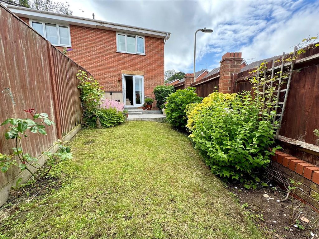 Property photo 3 of 10 Garden 2.Jpg