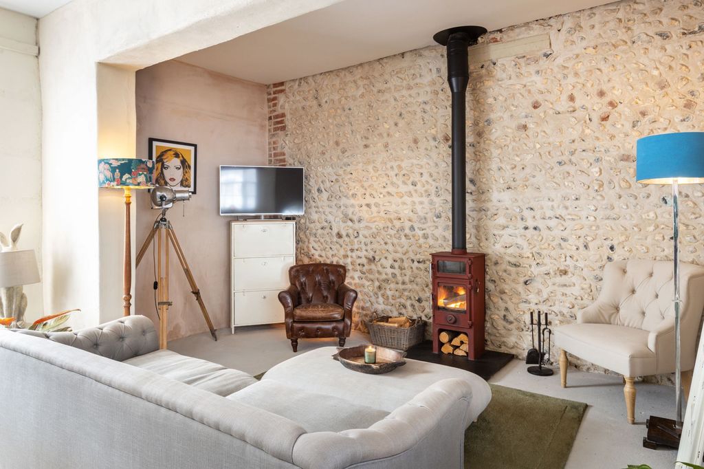 Property photo 2 of 18