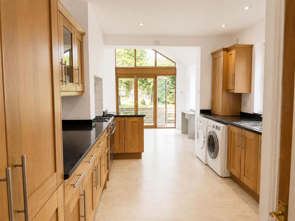 Property photo 2 of 12 63908498-3305-45B4-A37d-1A6B52E09B9F.Png