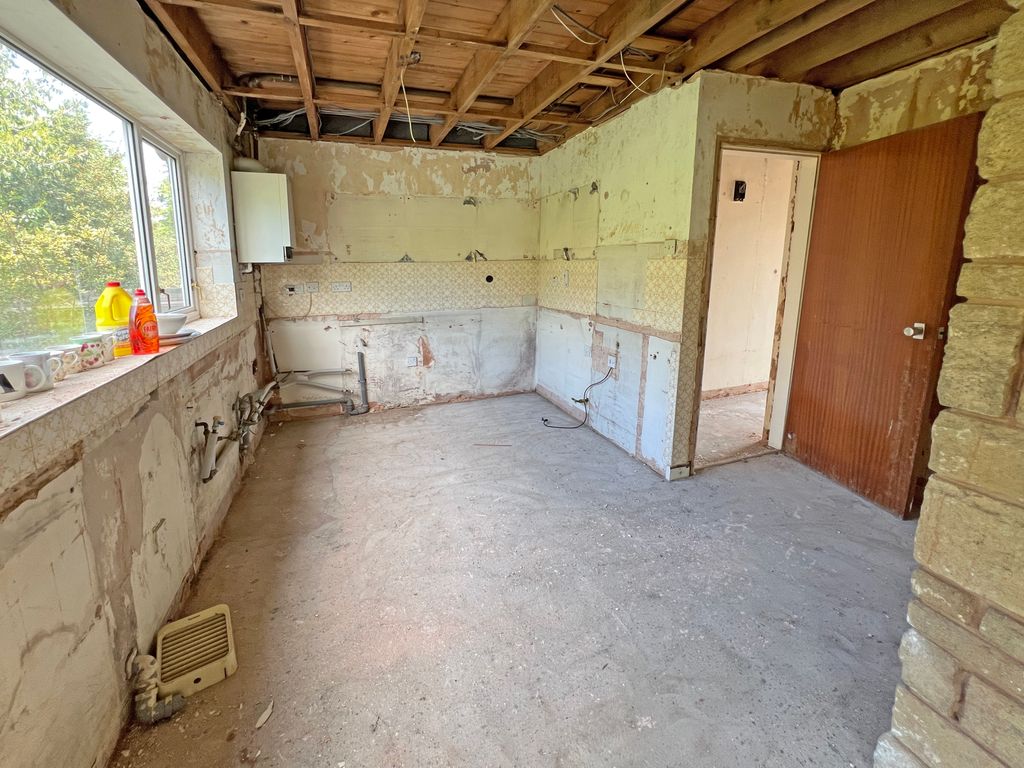 Property photo 2 of 12 Kitchen