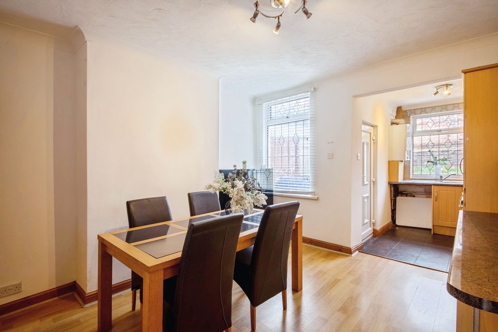 Property photo 3 of 16 Pbox-Img.Jpg