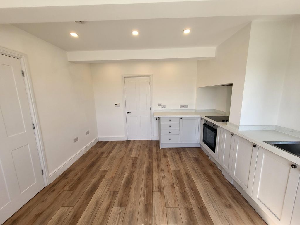 Property photo 3 of 10 Kitchen Dining Room