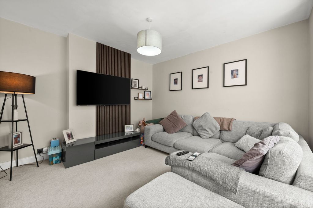 Property photo 2 of 37