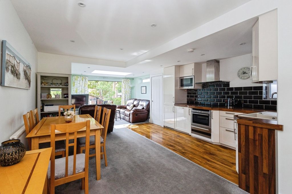 Property photo 2 of 20 Pbox-Img.Jpg