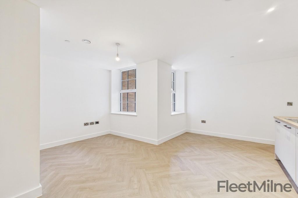 Property photo 1 of 11 Bedroom