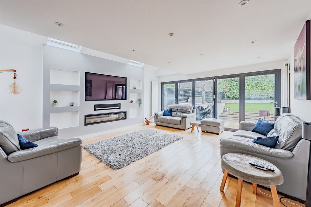 Property photo 3 of 19