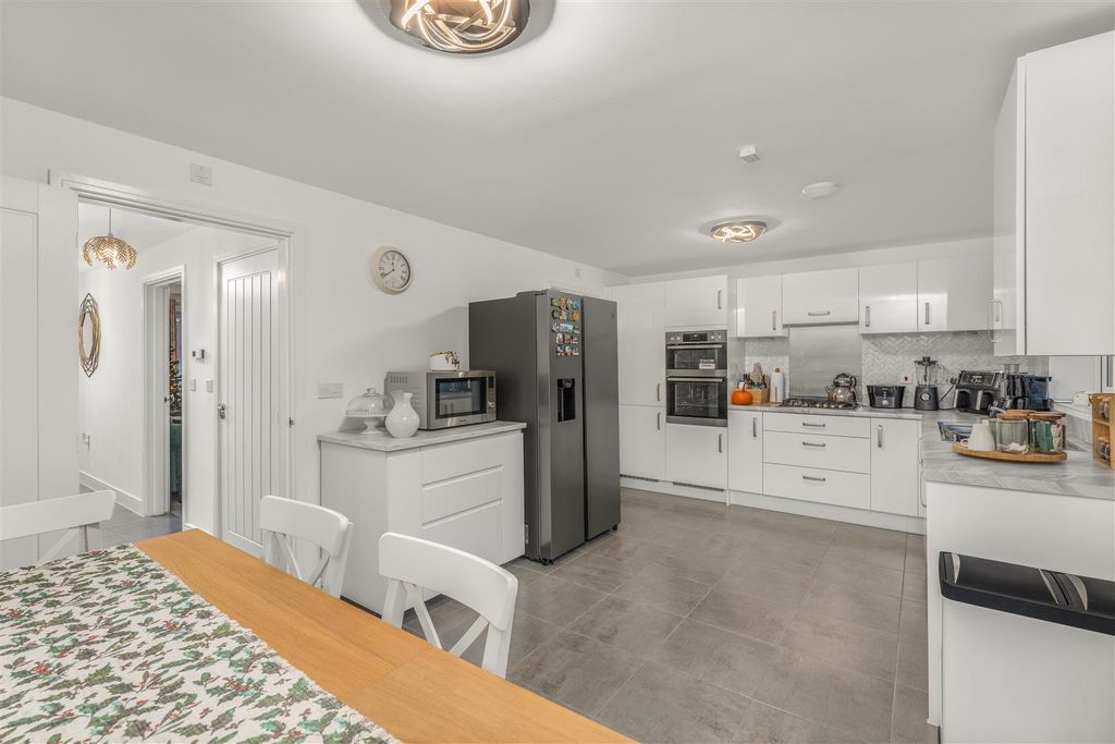 Property photo 2 of 19 9 Poulter Road, Banbury-12.Jpg