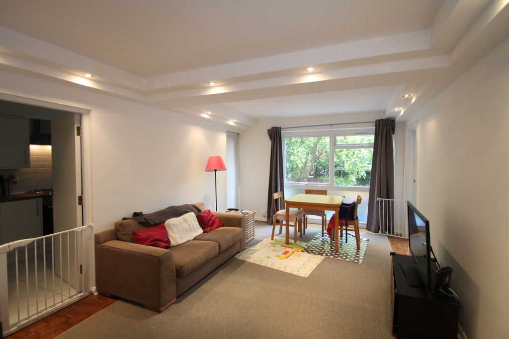 Property photo 1 of 9 Lounge