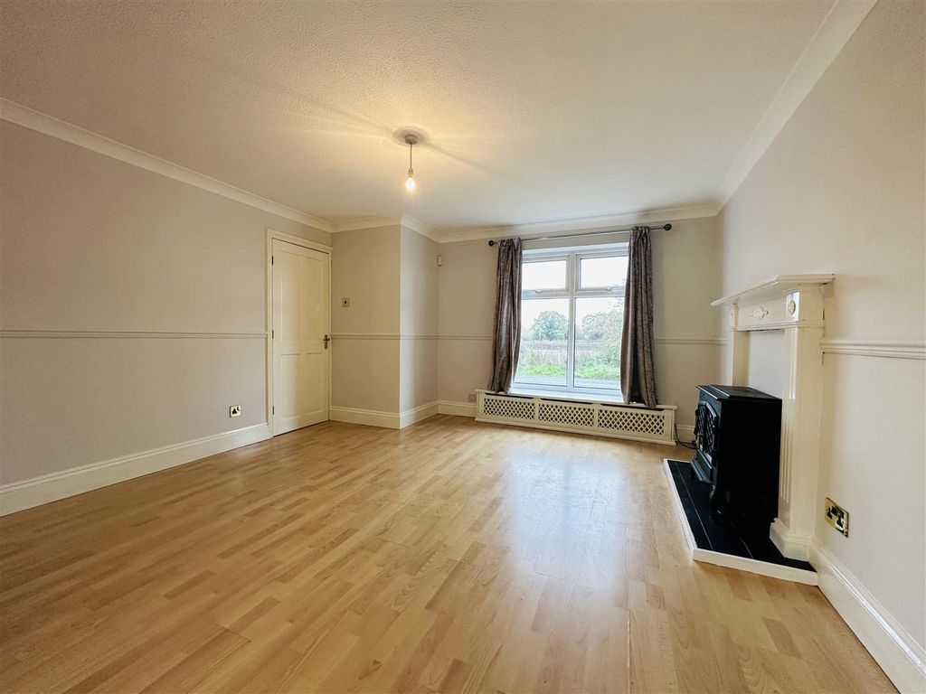 Property photo 2 of 22 Lounge2.Jpg