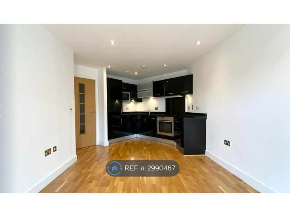 Property photo 1 of 8 Kitchen Lounge