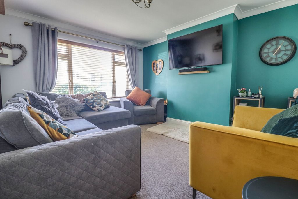 Property photo 3 of 23 Picture No. 02