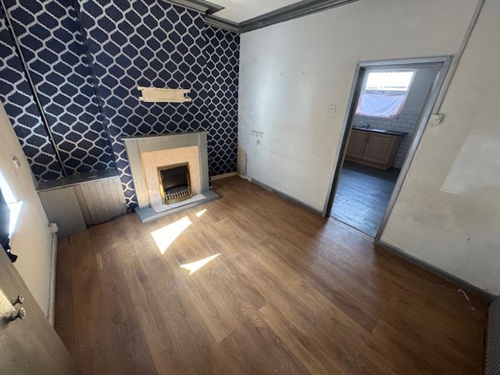 Property photo 3 of 14 Front Room