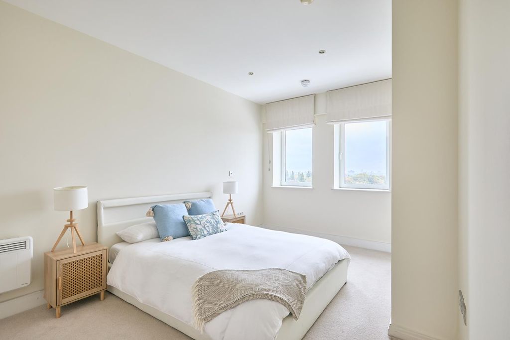 Property photo 3 of 28