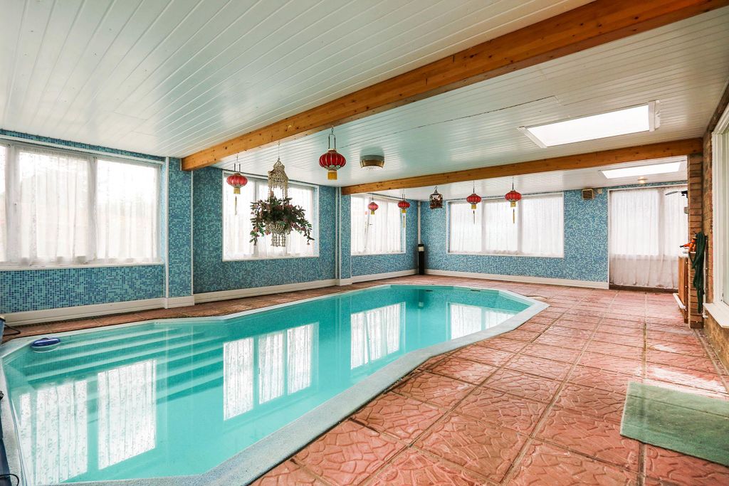 Property photo 2 of 10 Swimming Pool