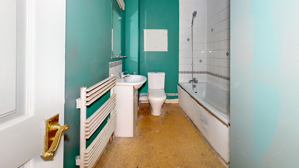 Property photo 1 of 10 41 Peppermint Place, Leytonstone, London, E11 4Yq