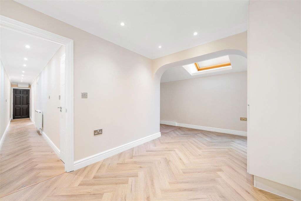Property photo 3 of 12 Mosslea Road-9.Jpg