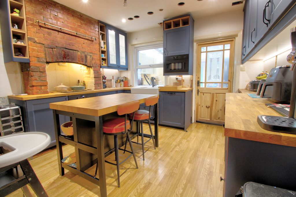 Property photo 3 of 14 Photo #3