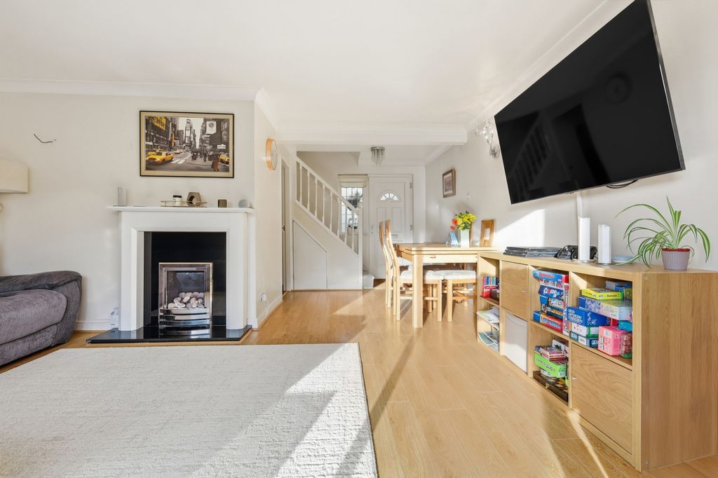 Property photo 2 of 22 Living Room