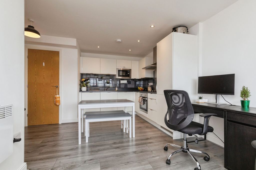 Property photo 3 of 15 Kitchen/Dining Room