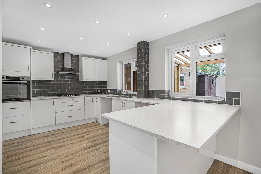 Property photo 3 of 23 1052849