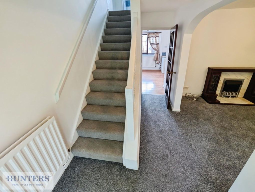 Property photo 3 of 16 Entrance Hallway