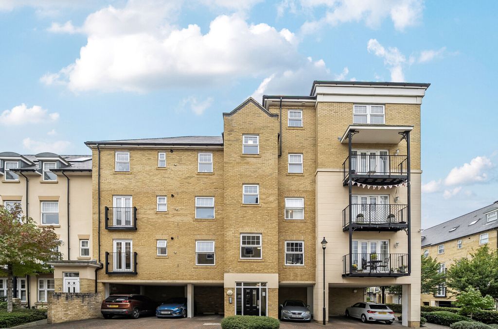 Property photo 1 of 11 1359513-16-68d6A7...