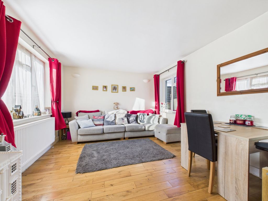 Property photo 3 of 9