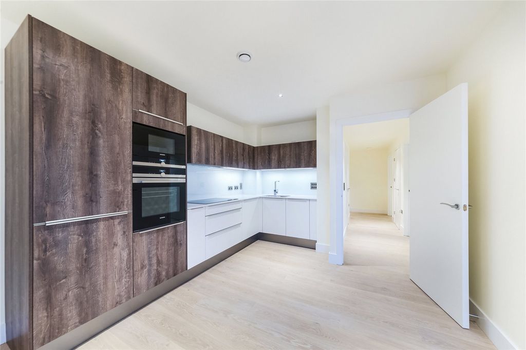 Property photo 2 of 15 Picture No. 11