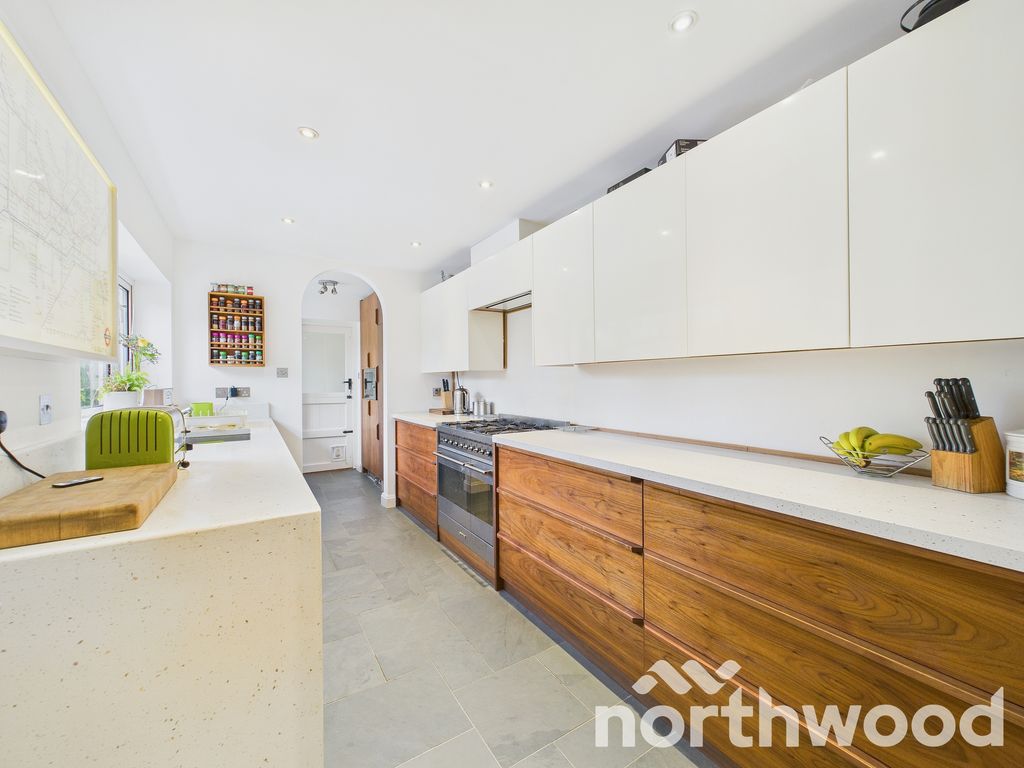 Property photo 3 of 45