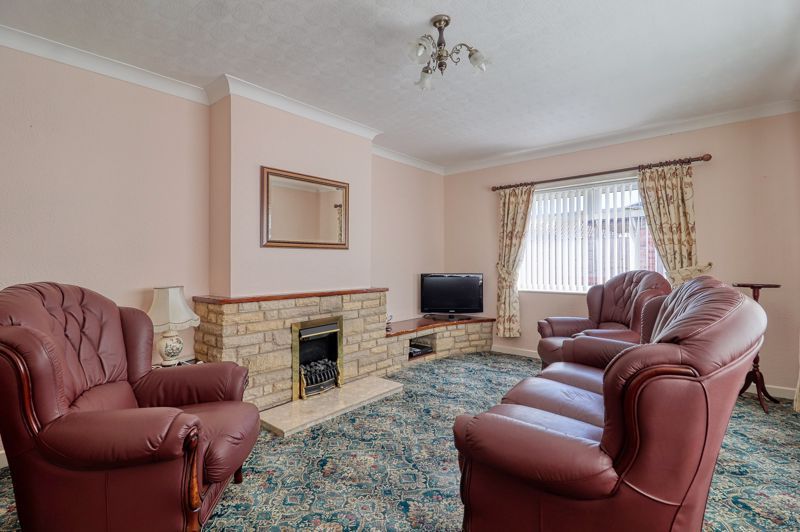 Property photo 2 of 11 Lounge