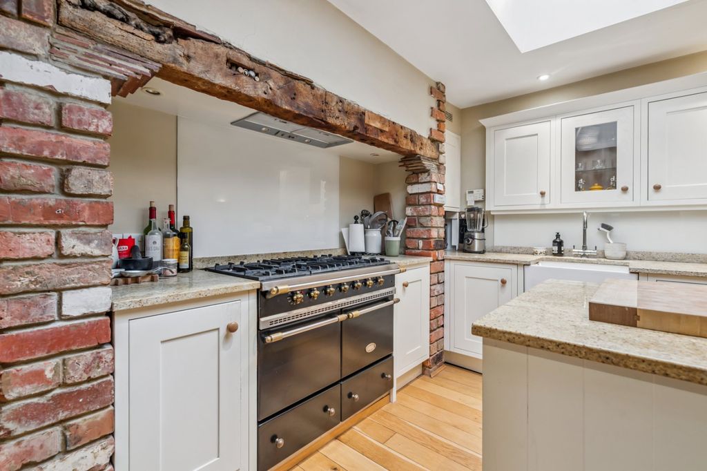 Property photo 2 of 19 Kitchen