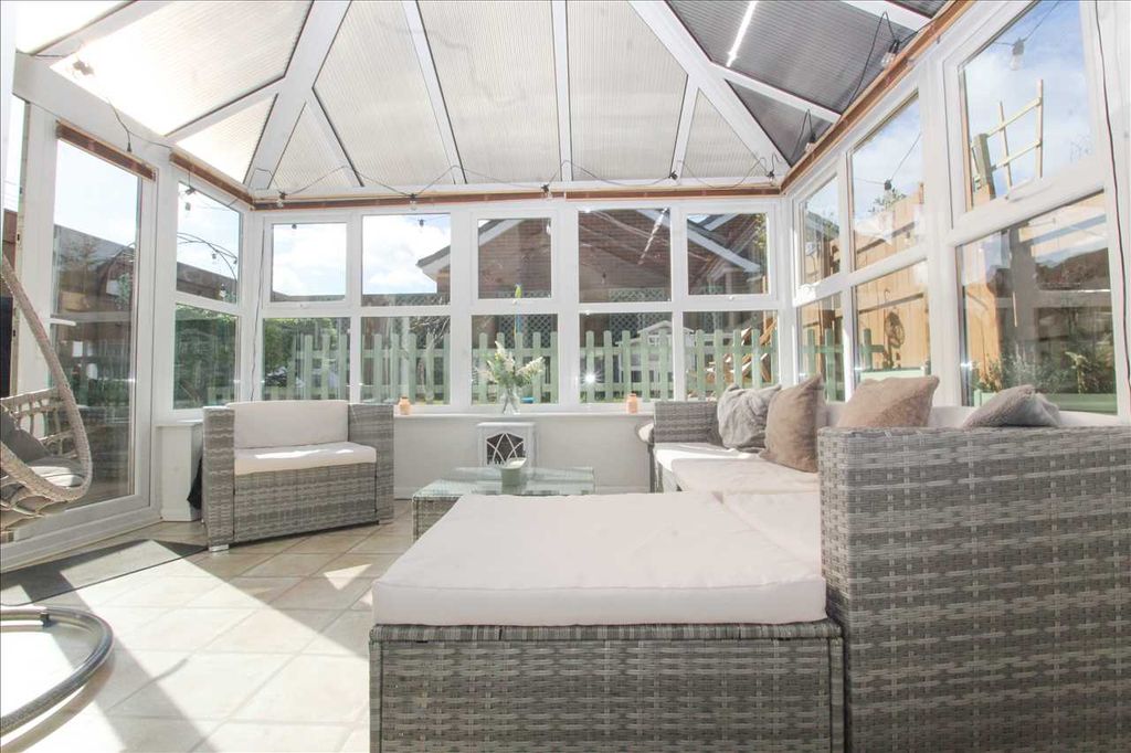 Property photo 2 of 18 Feature Photo