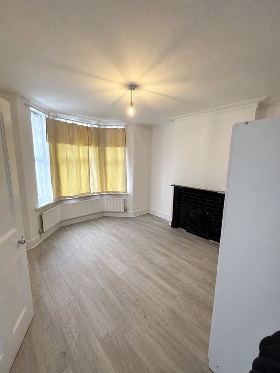 Property photo 3 of 11 Gallery