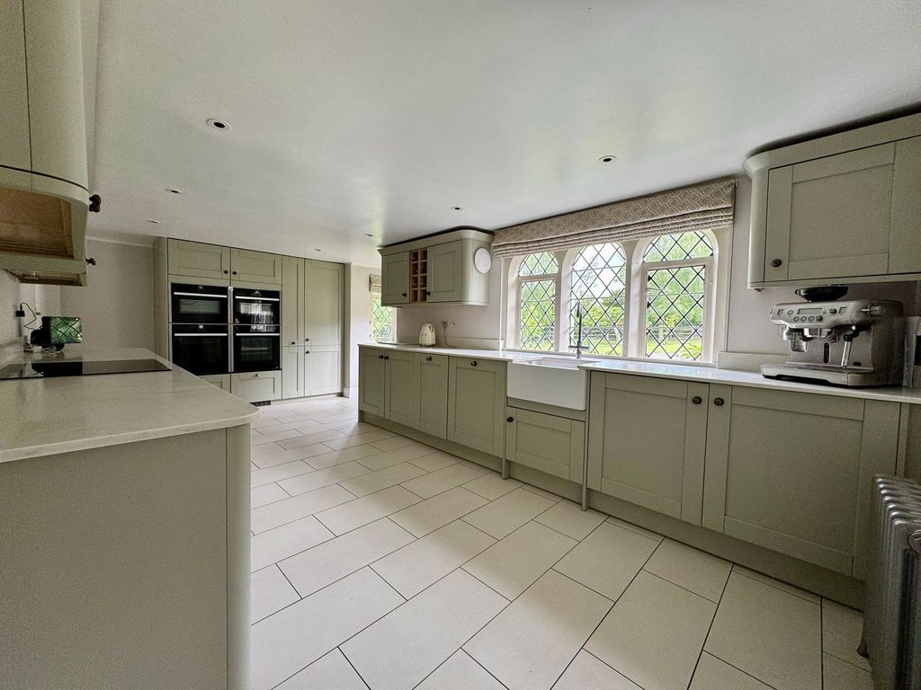 Property photo 3 of 35