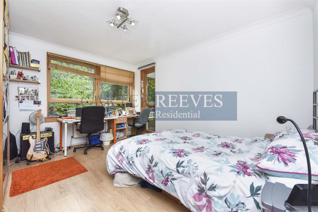Property photo 3 of 8 Spacephoto-6.Jpg
