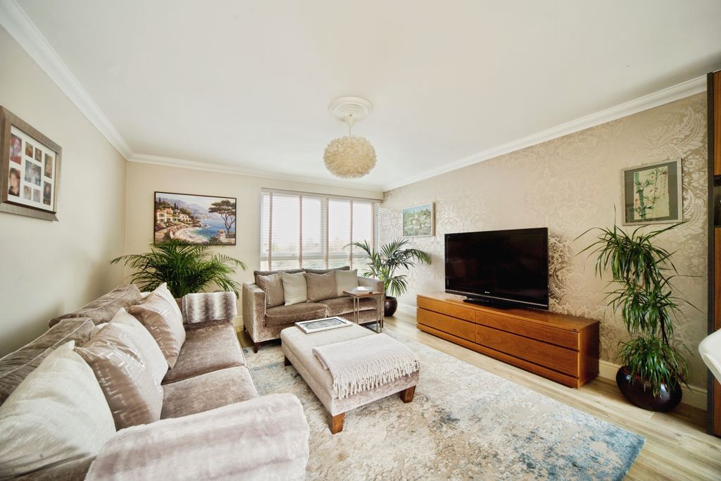 Additional image 4 of 2 bed flat for saleVillage Road, Enfield EN1