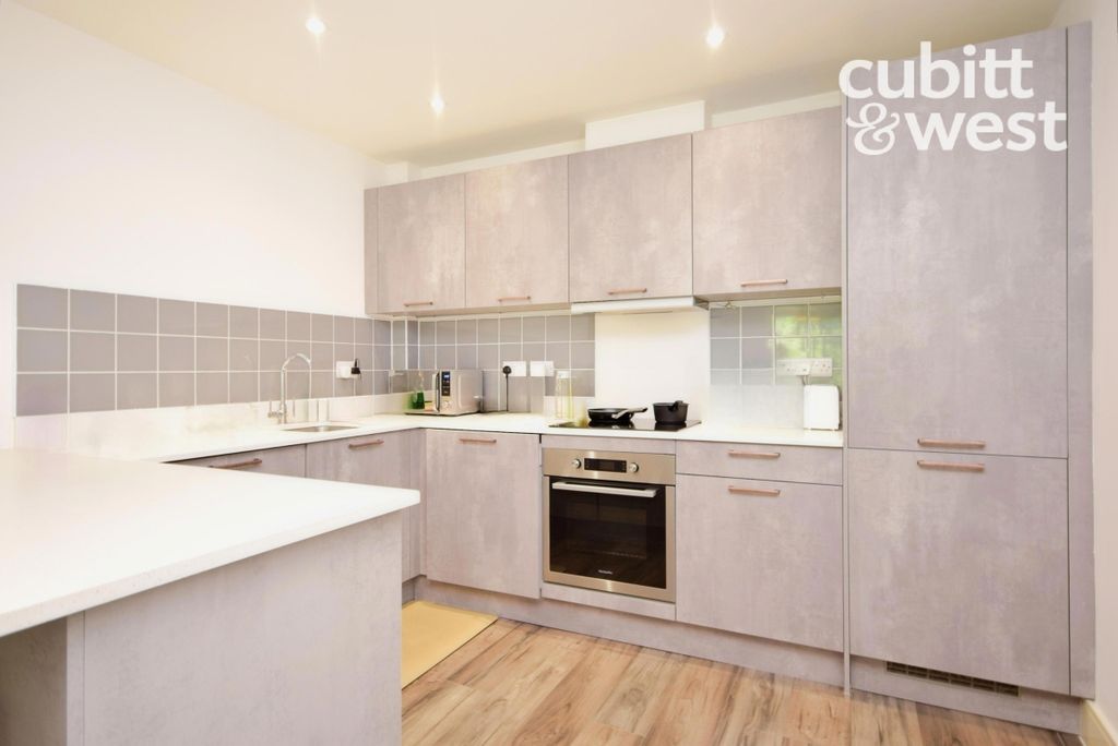 Property photo 3 of 14 Kitchen