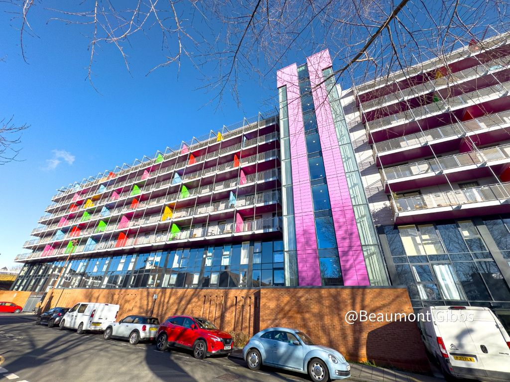 Property photo 1 of 18 4932500