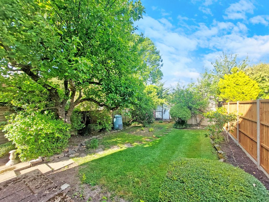 Property photo 2 of 17 4577063